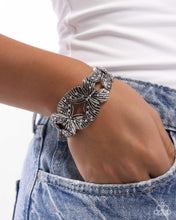 Load image into Gallery viewer, Mariposa Makeover - White #BF8127
