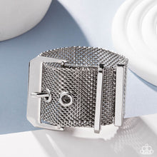 Load image into Gallery viewer, Defiant Display - Silver #B951
