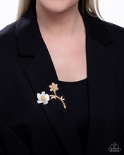 Load image into Gallery viewer, Blooming Boutonniere - Gold #BP108

