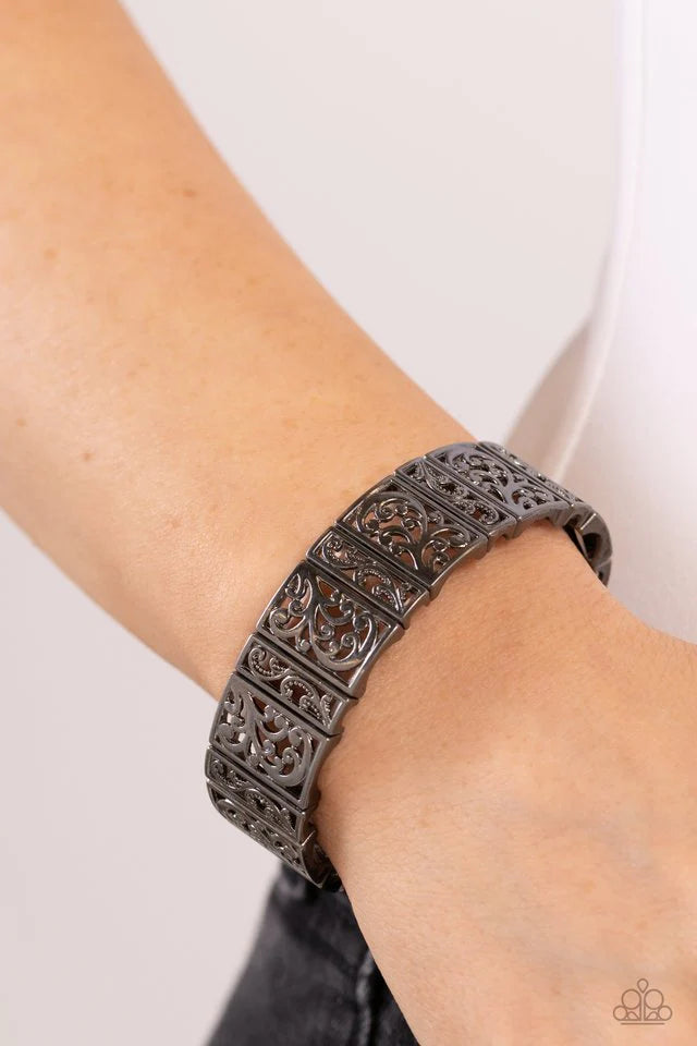 Gondola Gardens - Black #B915
